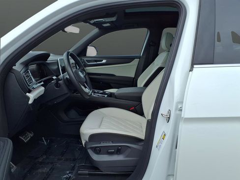 Used 2025 Volkswagen Atlas Cross Sport SEL Premium R-Line image 17