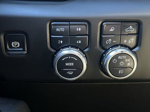 Used 2025 GMC Sierra 1500 AT4 image 15