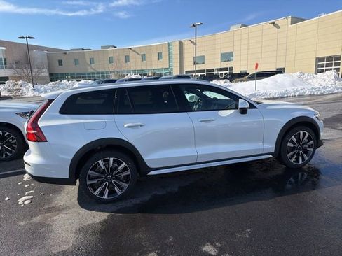 New 2026 Volvo V60 B5 Cross Country Ultra w/ Protection Package Premier image 2