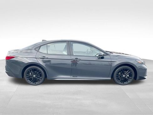 Used 2025 Toyota Camry SE AWD/4WD image 6