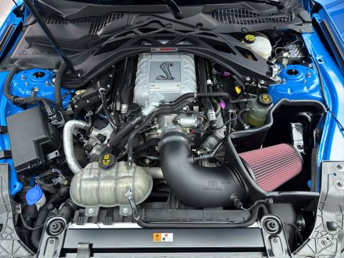 Used 2022 Ford Mustang Shelby GT500 w/ Carbon Fiber Track Pack RWD image 21