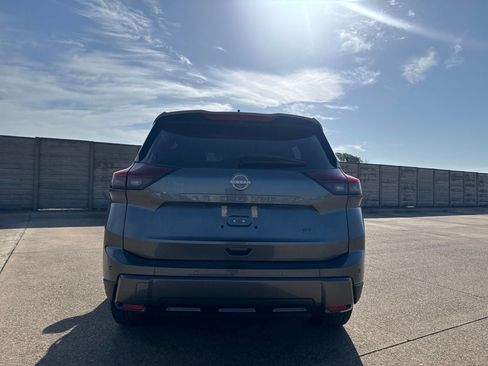 Certified 2026 Nissan Rogue SL FWD image 18