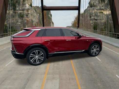 New 2026 Cadillac Lyriq Luxury RWD image 11