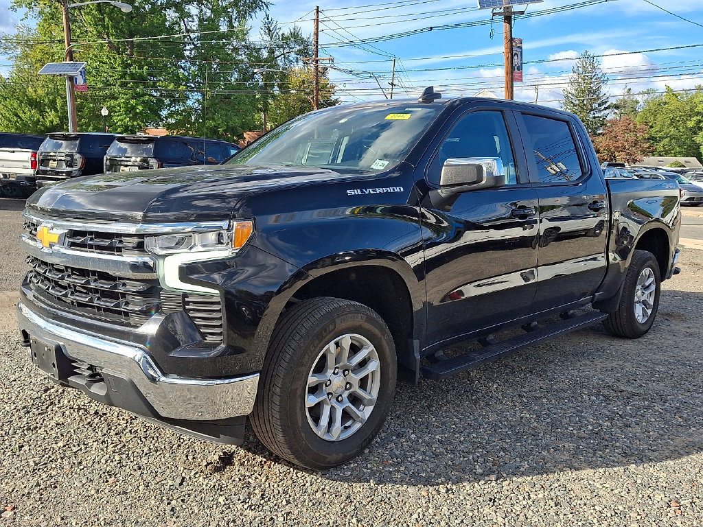 Used 2024 Chevrolet Silverado 1500 LT AWD/4WD image 3