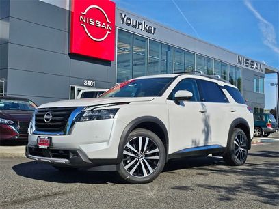 New 2025 Nissan Pathfinder Platinum w/ Cargo Package