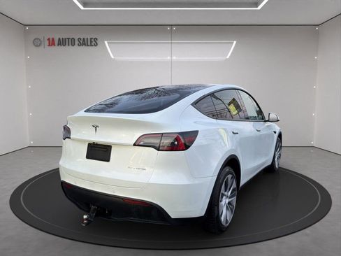 Used 2022 Tesla Model Y Long Range image 5