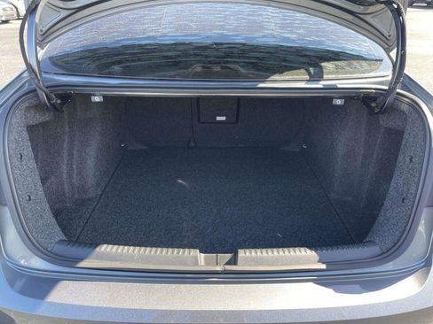 Used 2017 Volkswagen Jetta SE image 9