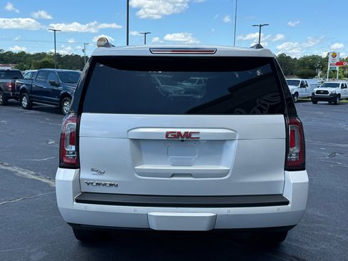 Used 2019 GMC Yukon SLT w/ HD Trailering Package image 4