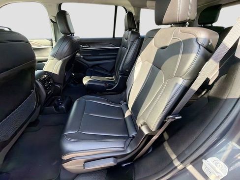 Used 2023 Jeep Grand Cherokee L Limited AWD/4WD image 24