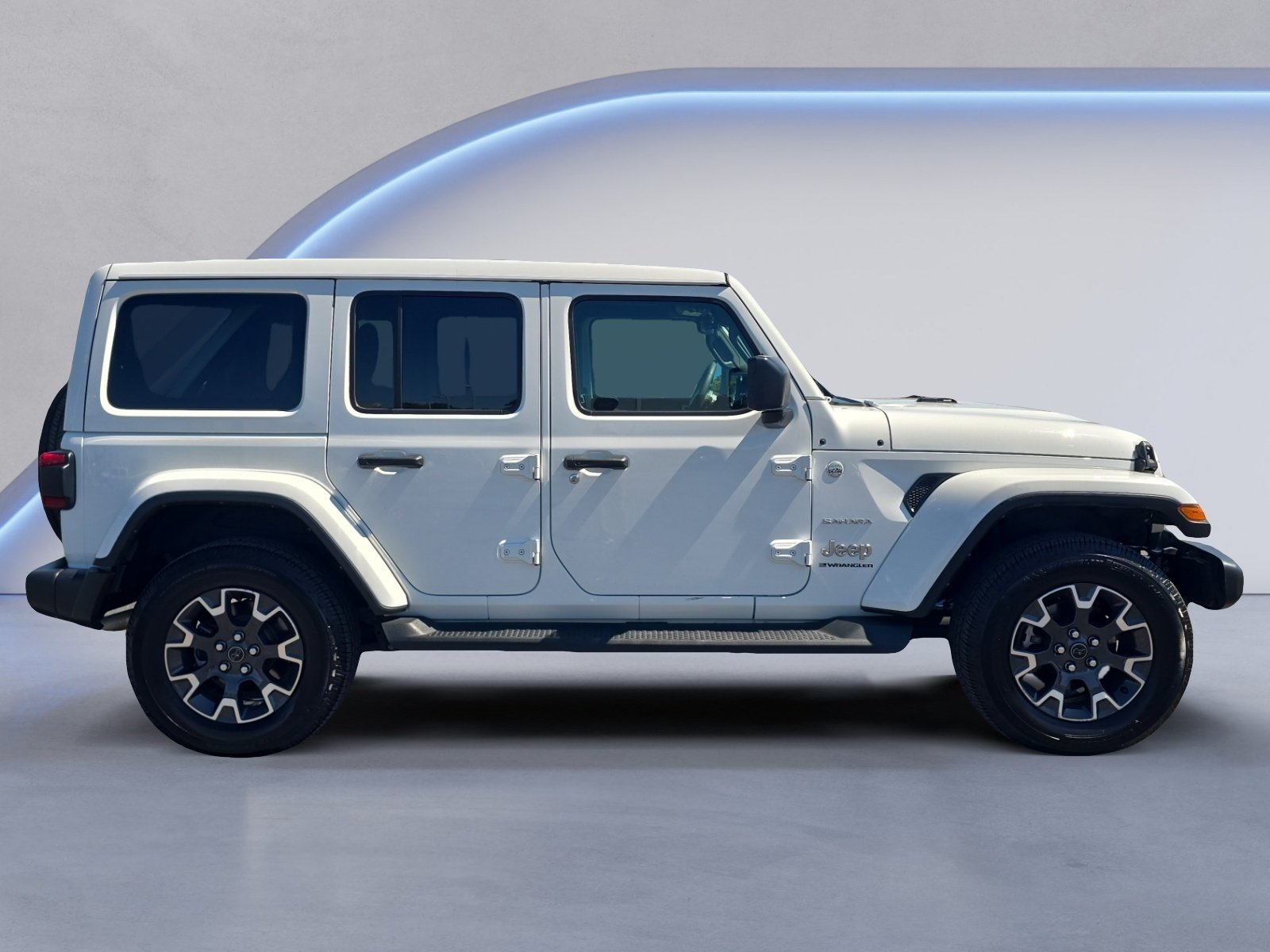 Used 2024 Jeep Wrangler Unlimited Sahara w/ Technology Group AWD/4WD image 7