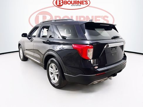 Used 2021 Ford Explorer XLT w/ Equipment Group 202A image 9