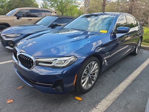 Certified 2023 BMW 530e w/ Convenience Package image 3