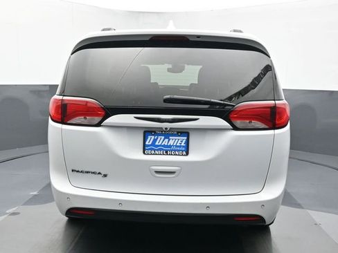 Used 2019 Chrysler Pacifica Touring-L w/ Advanced Safetytec Group image 4