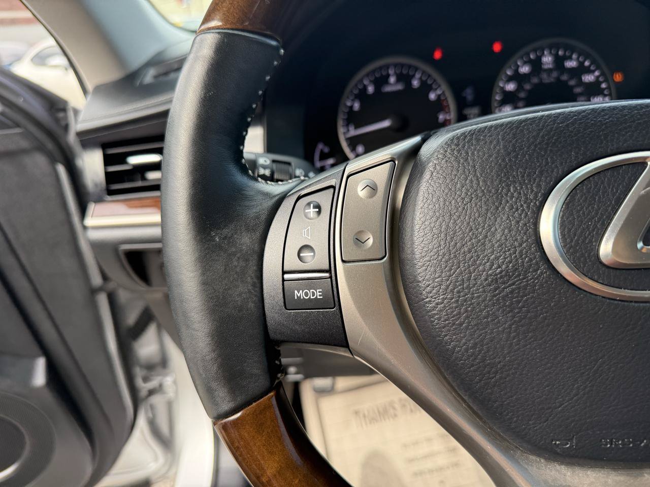 Used 2014 Lexus ES 350 w/ Luxury Package FWD image 15