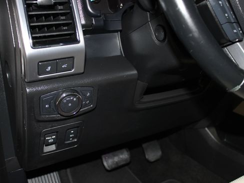 Used 2018 Ford Expedition Platinum RWD image 22