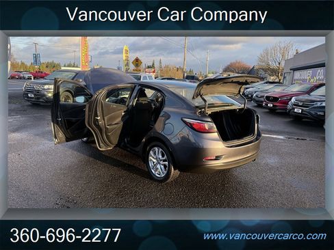 Used 2018 Toyota Yaris iA image 32