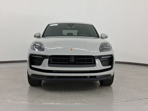 Used 2026 Porsche Macan AWD/4WD image 10