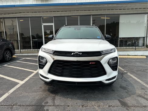 Used 2023 Chevrolet TrailBlazer RS w/ Sun and Liftgate Package AWD/4WD image 3