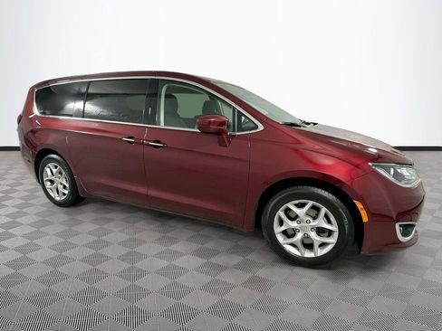 Used 2018 Chrysler Pacifica Touring Plus w/ Tire & Wheel Group FWD image 8
