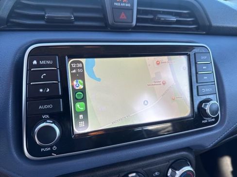 Used 2023 Nissan Versa SV image 3