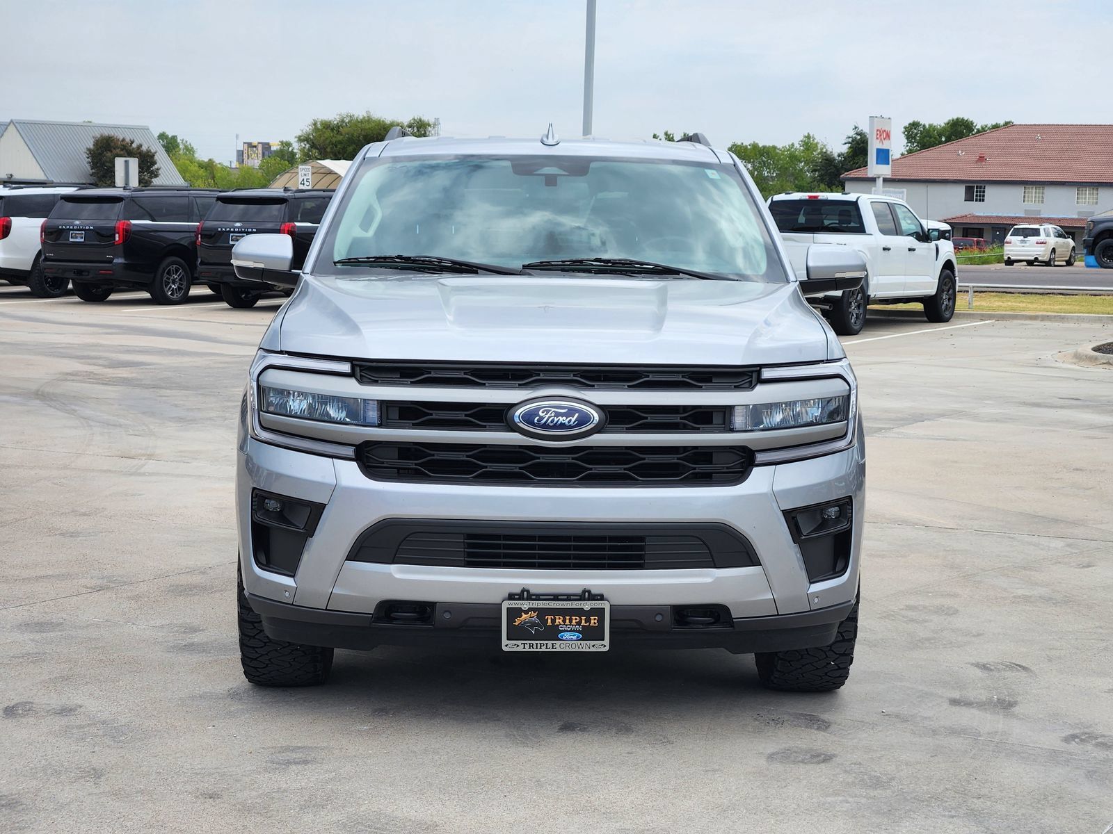 Used 2023 Ford Expedition XLT AWD/4WD image 6