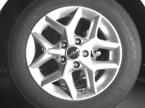Used 2025 Kia Soul LX w/ LX Technology Package FWD image 14