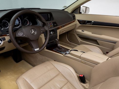 Used 2011 Mercedes-Benz E 550 Cabriolet image 22