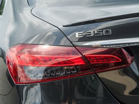 Used 2022 Mercedes-Benz E 350 4MATIC Sedan image 7