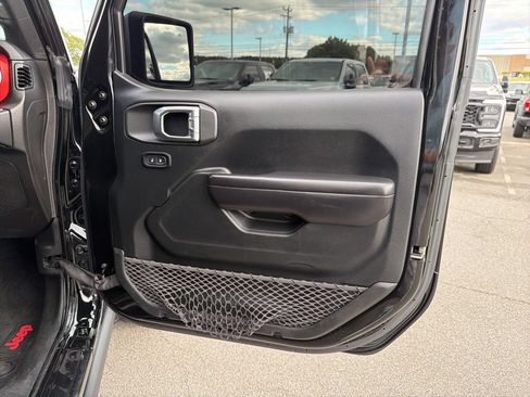Used 2020 Jeep Wrangler Unlimited Rubicon w/ Dual Top Group AWD/4WD image 21