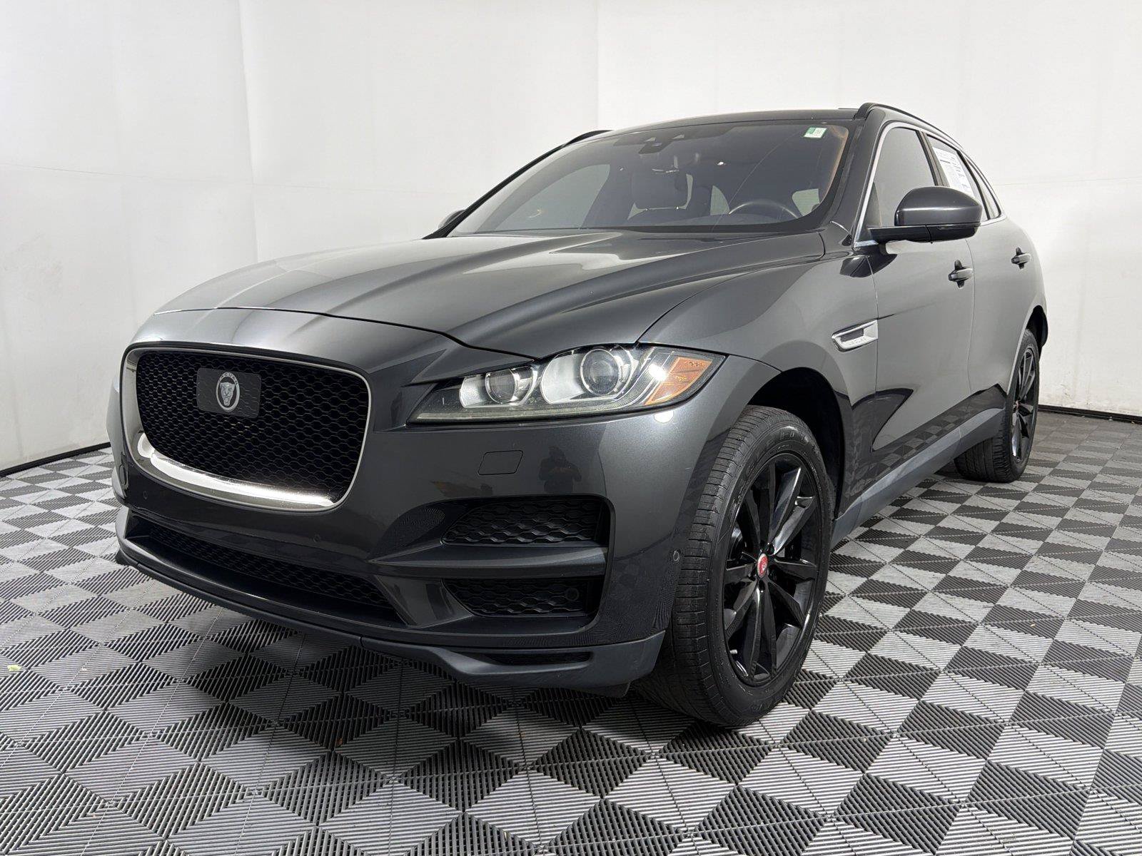 Used 2019 Jaguar F-PACE Prestige AWD/4WD image 3