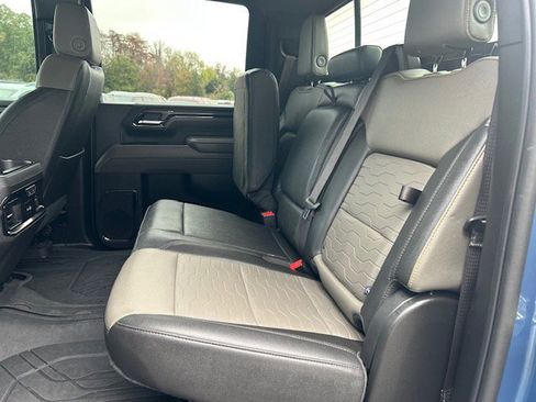 Used 2024 Chevrolet Silverado 2500 ZR2 w/ Technology Package image 12