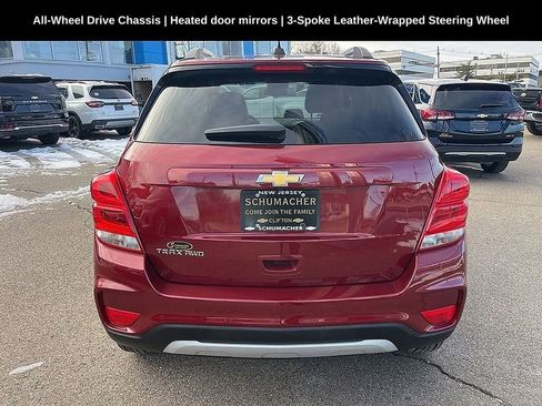 Used 2022 Chevrolet Trax LT w/ LT Convenience Package image 6