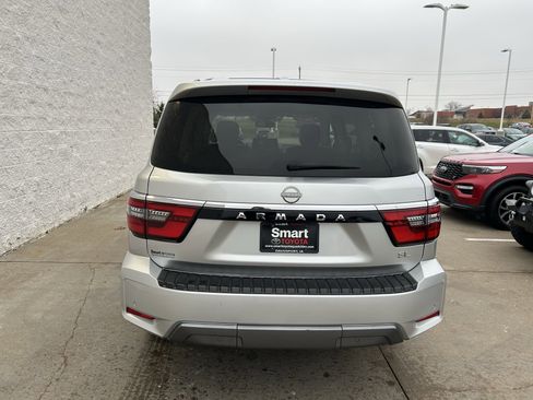 Used 2021 Nissan Armada SL w/ Captain's Chairs Package image 5