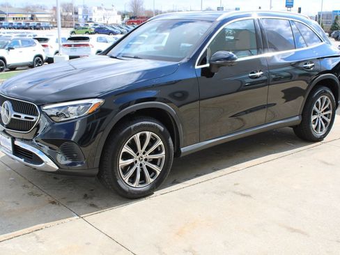 Used 2025 Mercedes-Benz GLC 300 4MATIC image 3