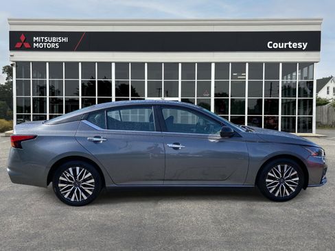 Used 2024 Nissan Altima 2.5 SV image 6