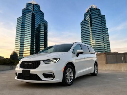 Used 2023 Chrysler Pacifica Touring-L