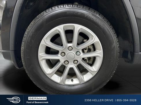 Used 2022 Jeep Grand Cherokee Laredo X AWD/4WD image 24