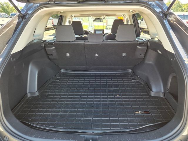 Used 2019 Toyota RAV4 XLE w/ Carpet Mat Package AWD/4WD image 12