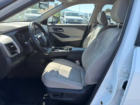 Used 2025 Nissan Rogue SV AWD/4WD image 9