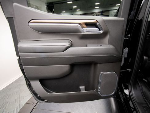 Used 2025 Chevrolet Silverado 1500 LT Trail Boss w/ Convenience Package II AWD/4WD image 34