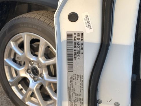 Used 2025 Jeep Compass Limited image 10