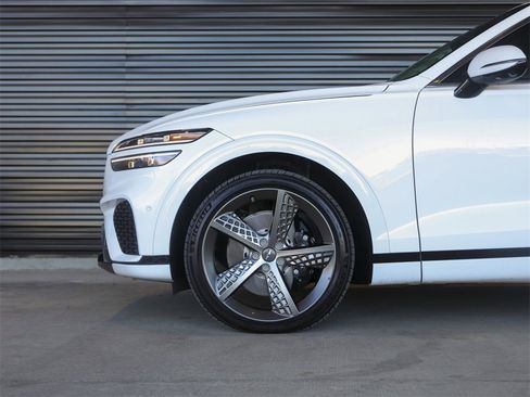 Used 2025 Genesis GV70 3.5T Sport w/ Sport Prestige Package image 14