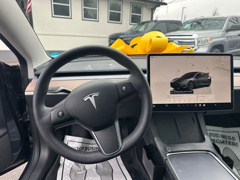 Used 2023 Tesla Model 3 Standard Range image 19