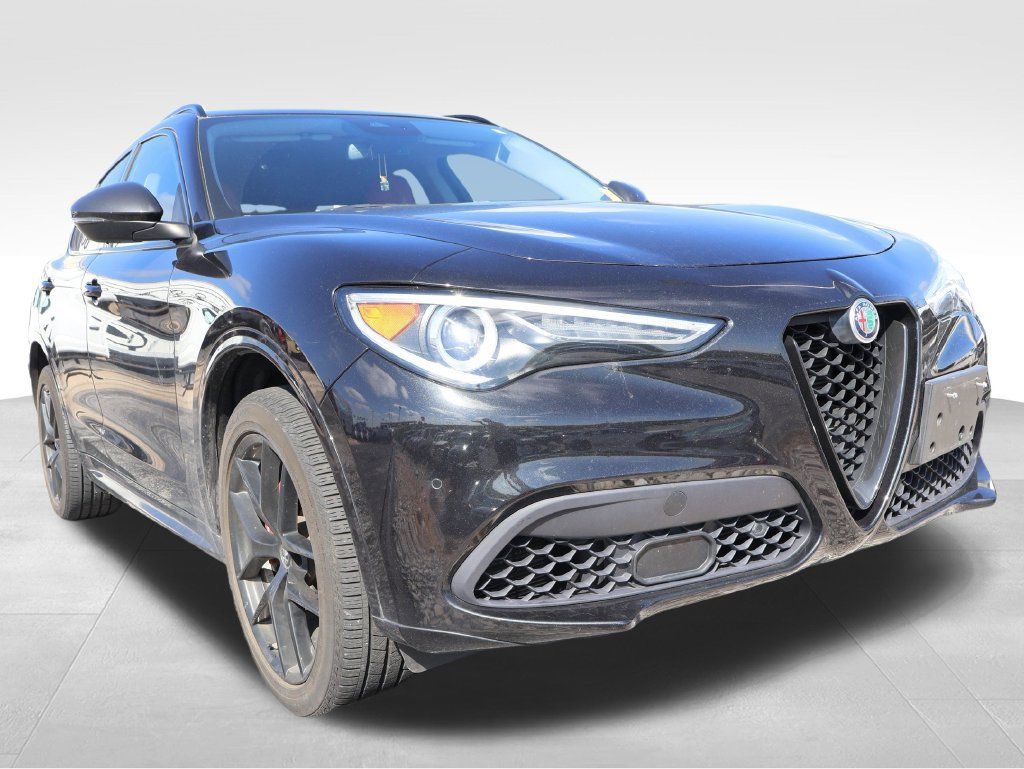 Used 2020 Alfa Romeo Stelvio Ti w/ Nero Edizione AWD/4WD image 7