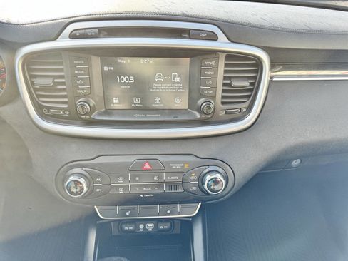 Used 2018 Kia Sorento FWD image 22