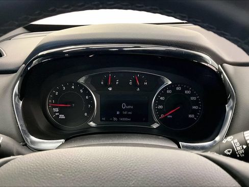 Used 2023 Chevrolet Traverse LT FWD image 19