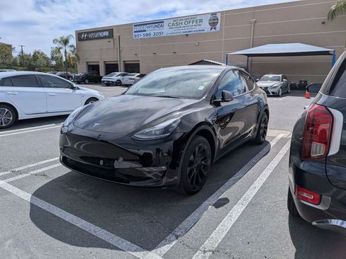 Used 2021 Tesla Model Y Long Range image 1