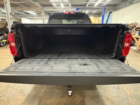 Used 2018 Chevrolet Silverado 1500 LT w/ Midnight Edition AWD/4WD image 9