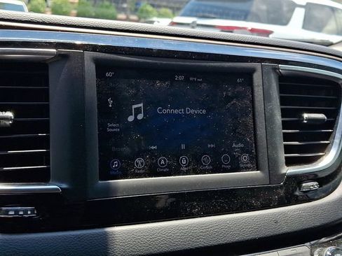 Used 2019 Chrysler Pacifica Touring Plus w/ Tire & Wheel Group FWD image 18