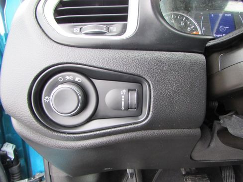 Used 2020 Jeep Renegade Sport image 14